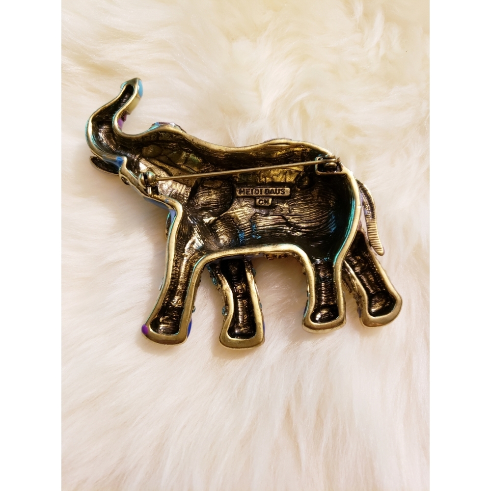Heidi Daus Happy Elephant Pin - Picture 6 of 7